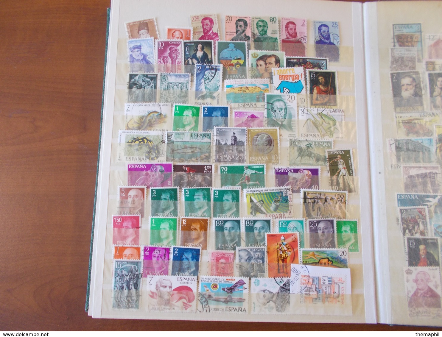 lot n° 671  MONDE   collection dans un classeur n. ou obl. ,  .  no paypal