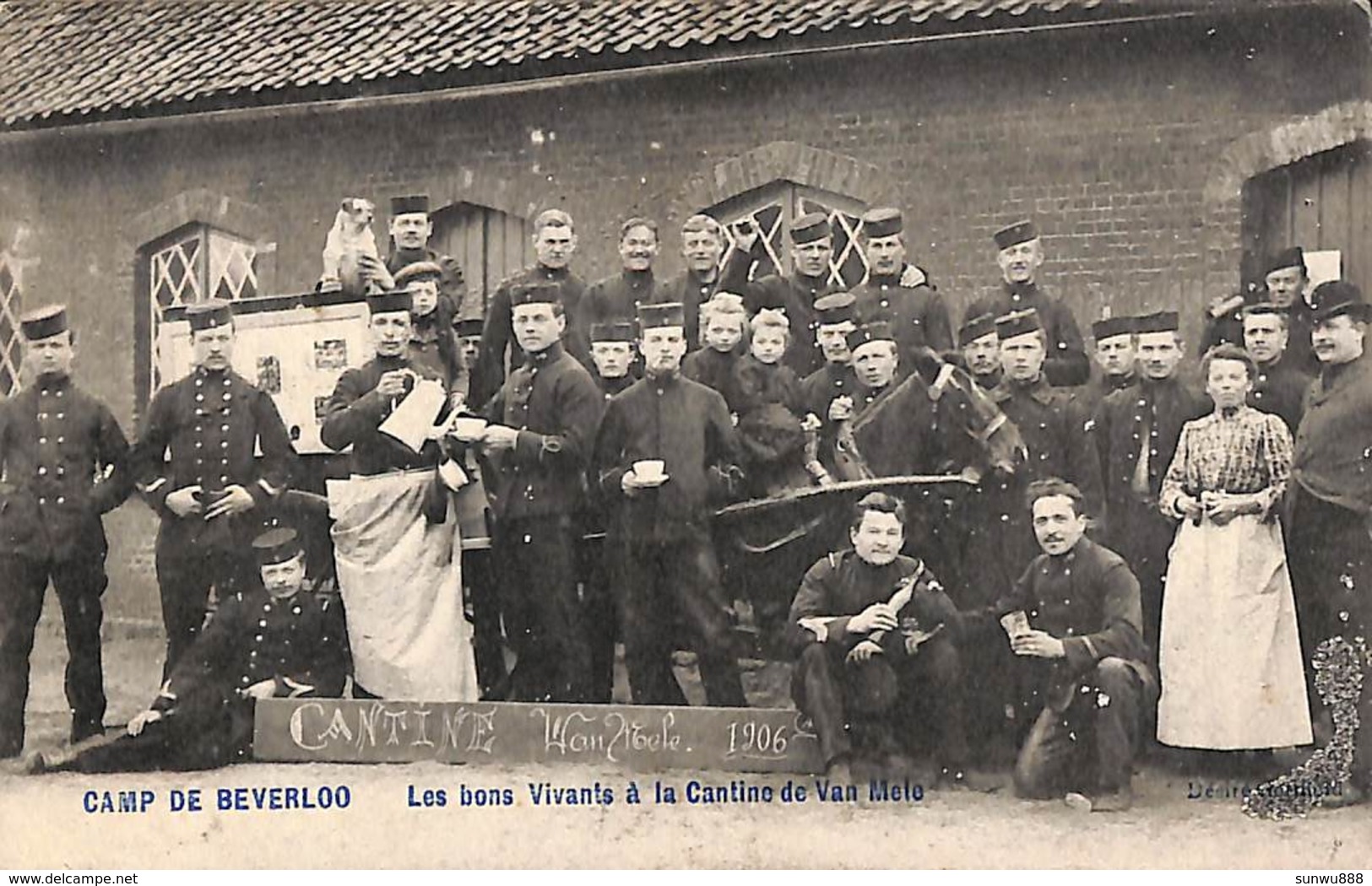 Camp De Beverloo - Les Bons Vivants à La Cantine De Van Mele (top Animation, Attelage, Cheval, Chien 1907) - Leopoldsburg (Camp De Beverloo)