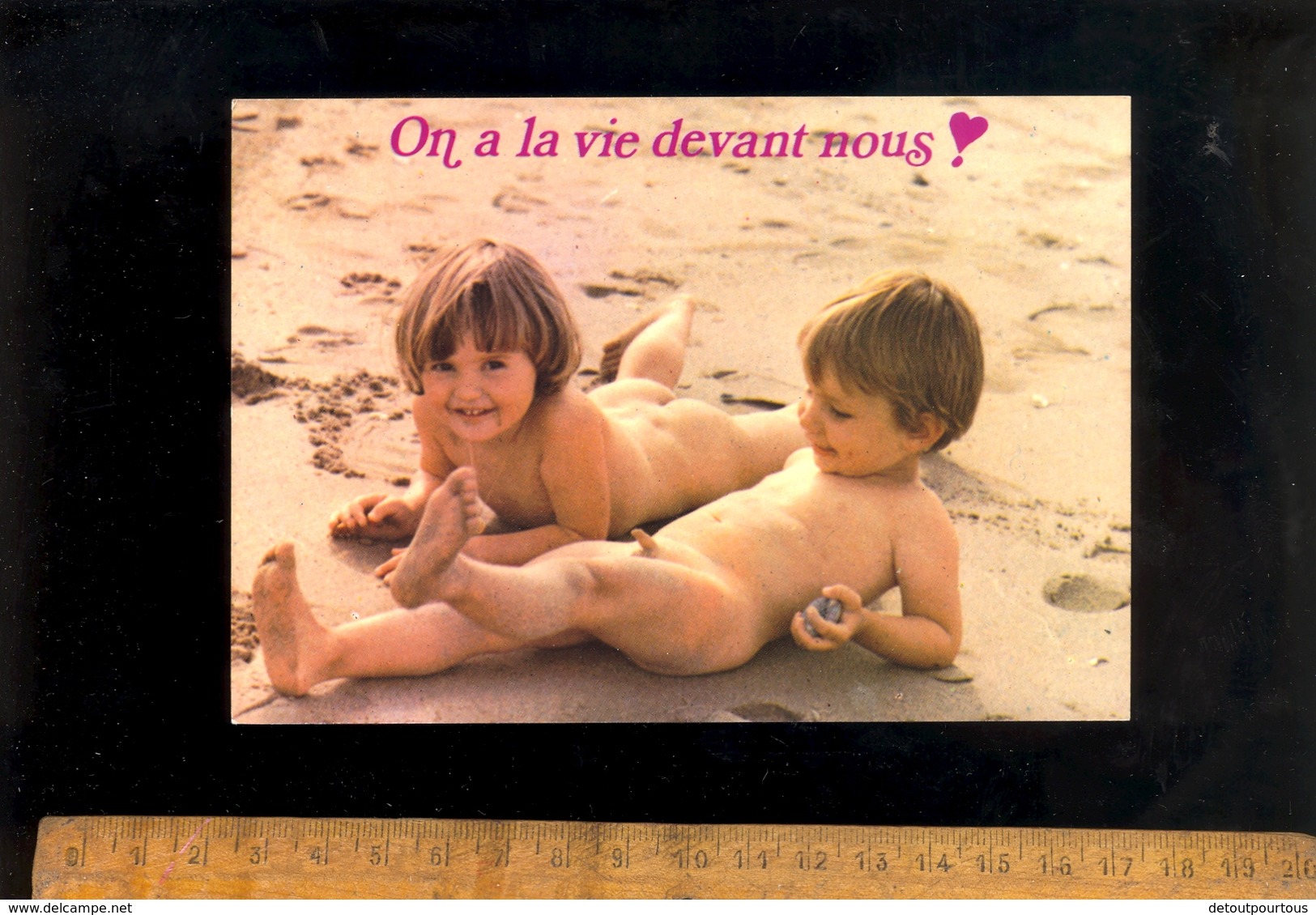 Enfants : Enfant Petit Garçon Zizi à L'air Sur La Plage  Nude Willy Sex Boy On The Beach - Portraits