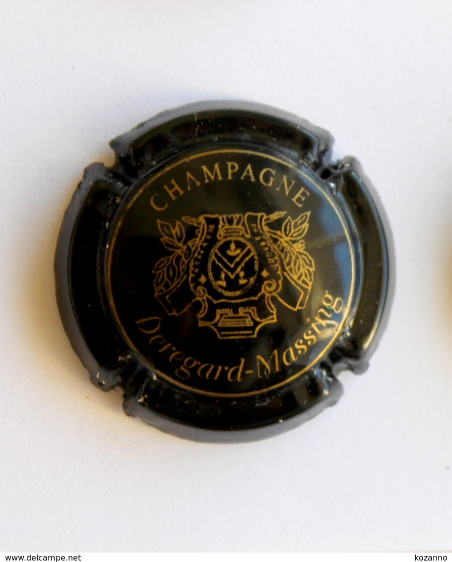 ANCIENNE PLAQUE DE MUSELET, CAPSULE DE CHAMPAGNE - DEREGARD MASSING - OR ET NOIRE - Collections