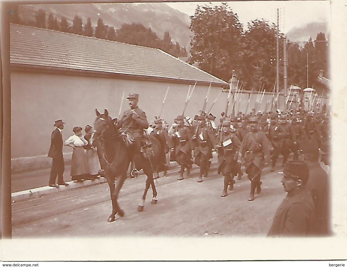 Photo  12 X 9 Cm     Tirage Argentique     Vers 1890     Soldats  (7) - Guerre, Militaire