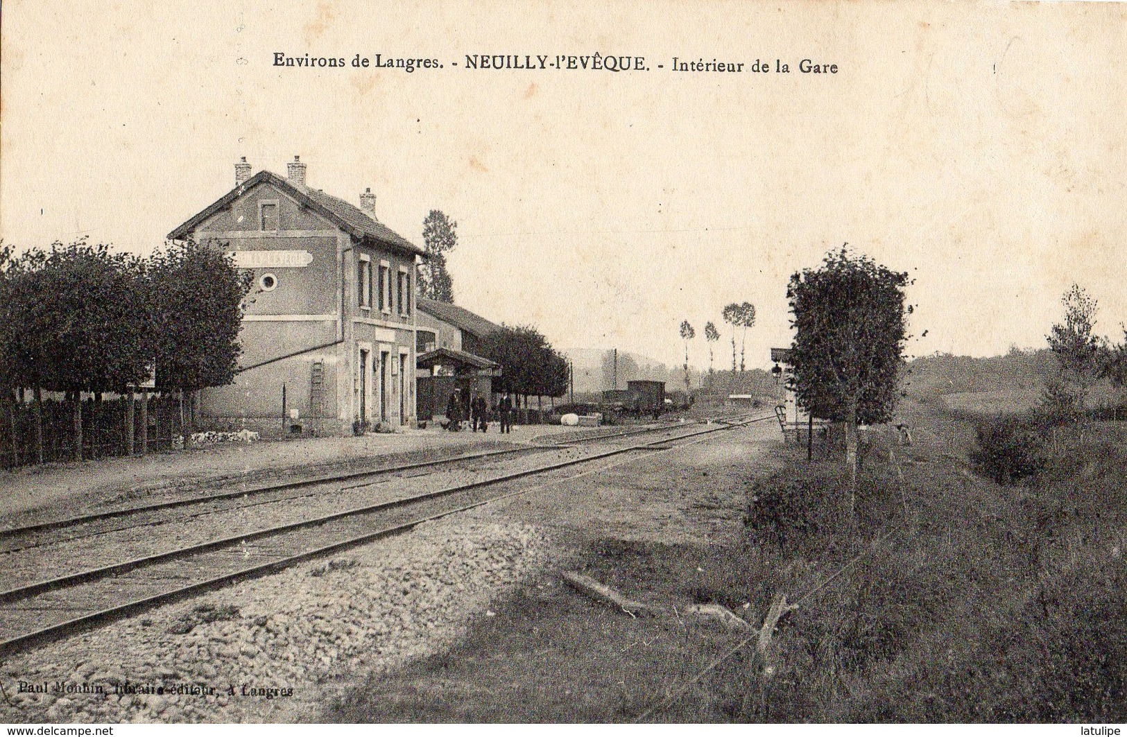 Neuilly-l'Eveque  52   L'Interieur De La Gare Et Le Quai Animé - Neuilly L'Eveque