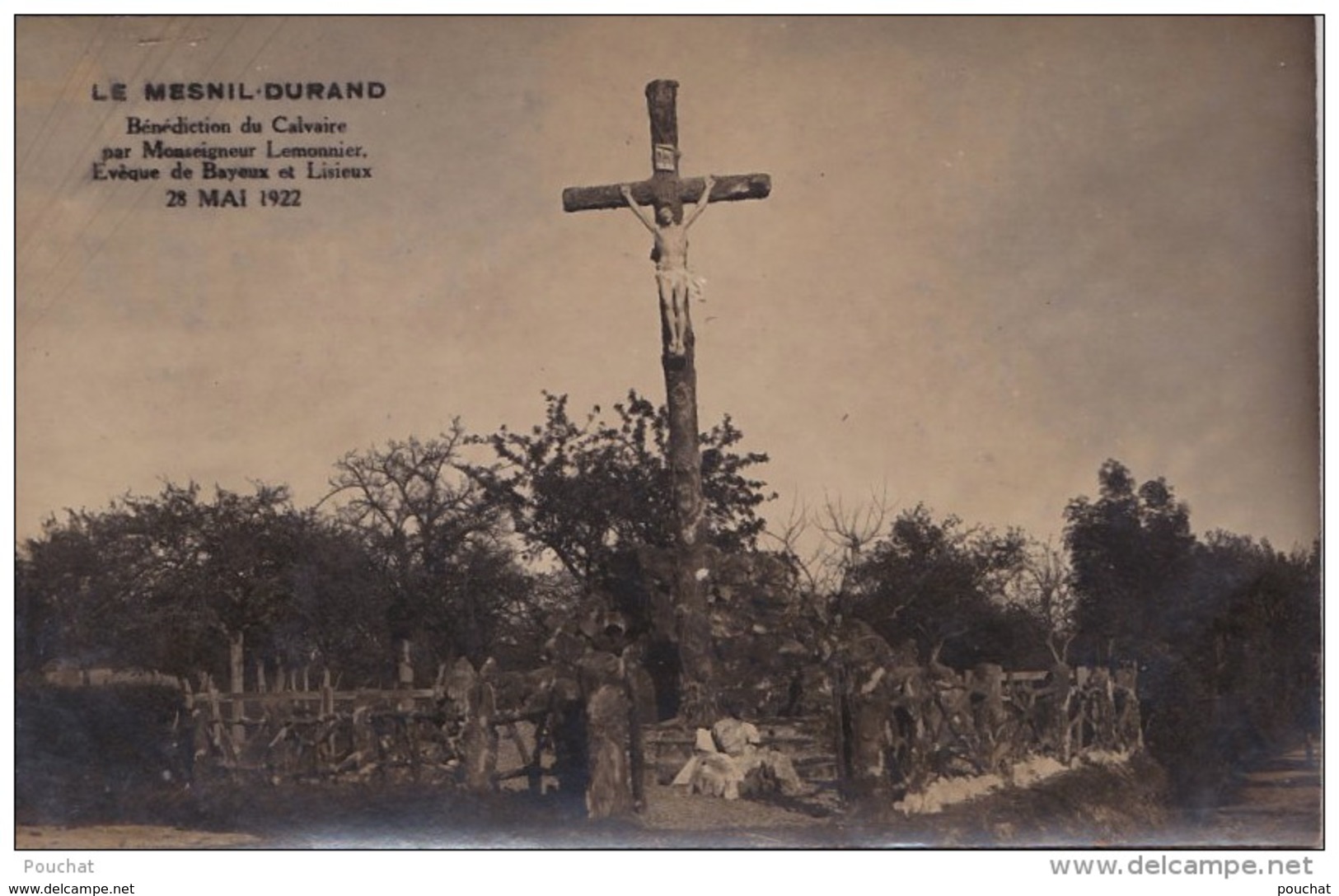 LE MESNIL DURAND - CARTE PHOTO  - BENEDICTION DU CALVAIRE PAR MONSEIGNEUR LEMONNIER EVEQUE DE BAYEUX ET LISIEUX 28/5/22 - Altri & Non Classificati