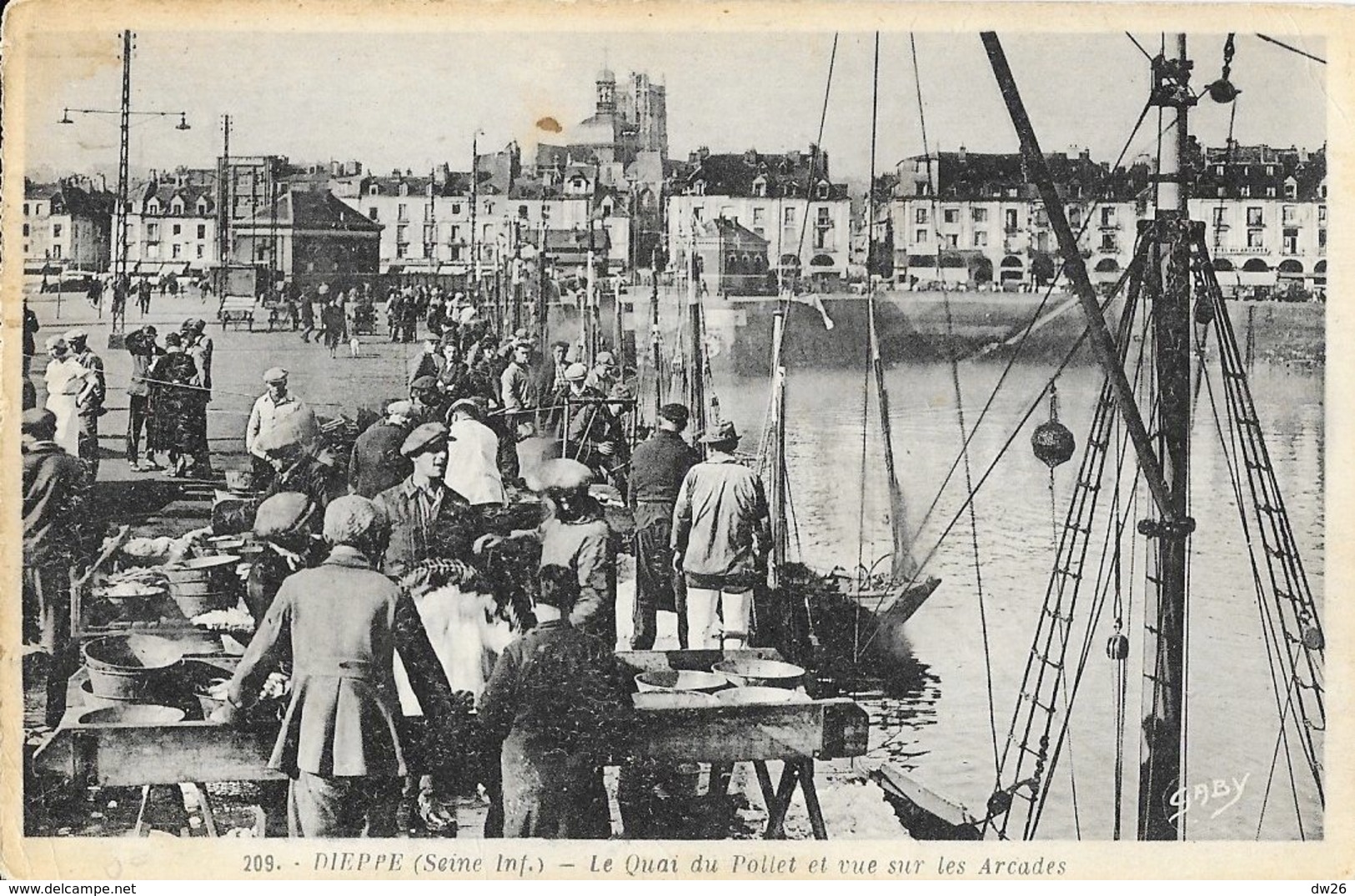 Dieppe - La Quai Du Pollet Et Vue Sur Les Arcades, Pêcheurs - Edition G. Artaud - Carte Gaby N° 209 - Dieppe