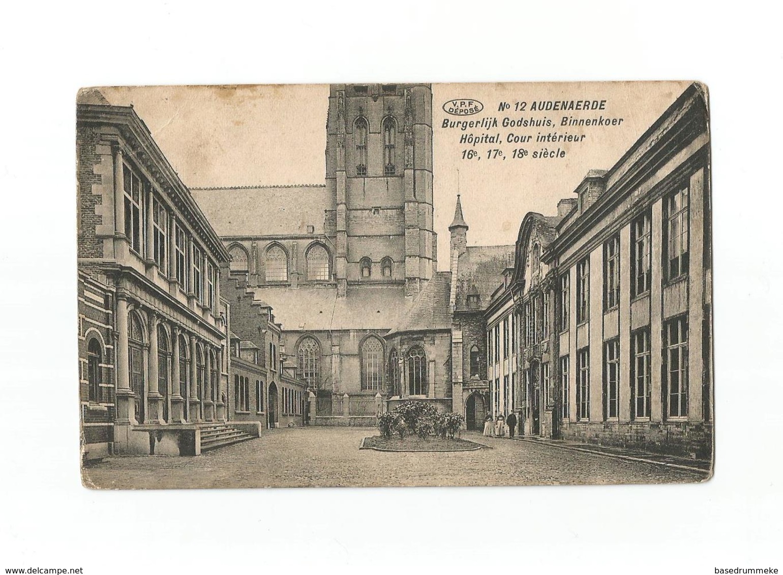 AUDENAERDE - Burgerlijk Godshuis, Binnenkoer. - Hôpital, Cour Intérieur. - Oudenaarde