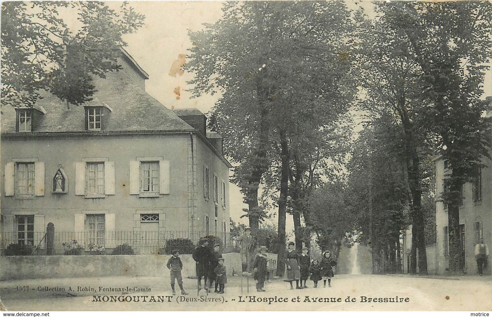 MONCOUTANT - L'hospice Et Avenue De Bressuire.(carte Vendue En L'état). - Moncoutant