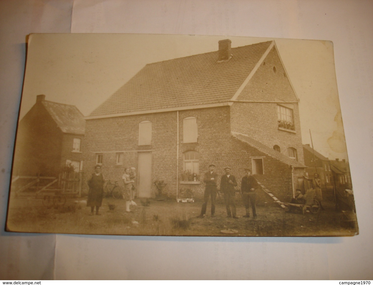 CPA PHOTO !! TERTRE ( OU PROCHE SAINT GHISLAIN BAUDOUR ) - VUE D'UNE MAISON ET HABITANTS A SITUER ( 2 ) - Saint-Ghislain