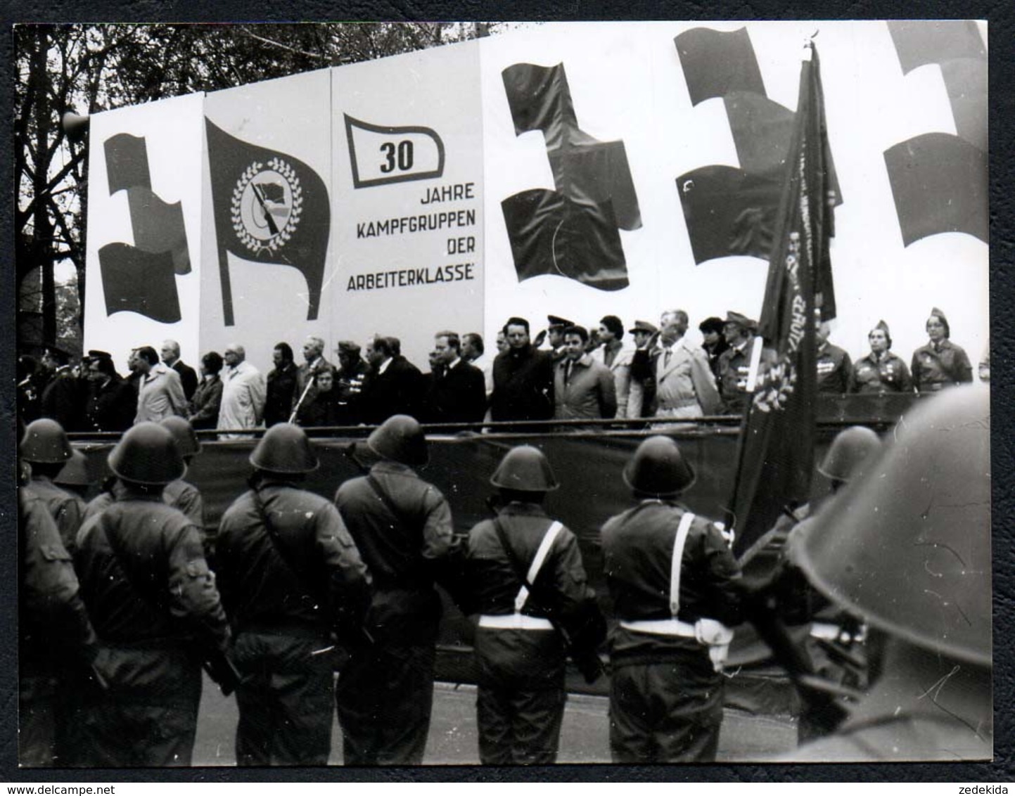 C0020 - Foto - DDR Propaganda Armee Kampfgruppe Parade Offizier Soldat Uniform - Fotografie
