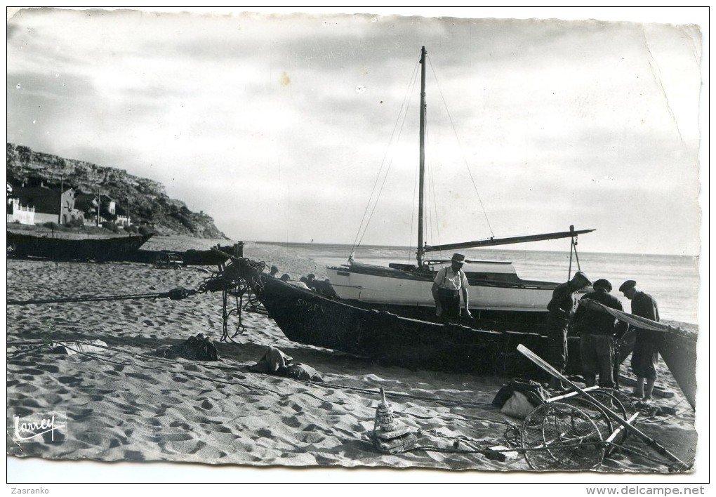 LEUCATE PLAGE - Sur La Plage, Préparatif De Depart Pour La Pêche En Mer - Leucate