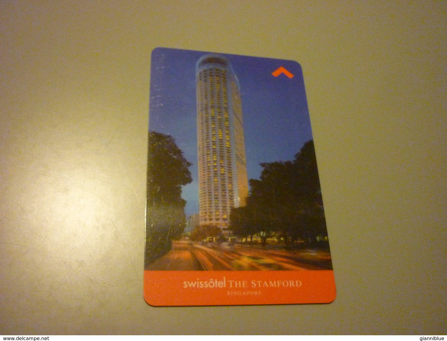 Signapore Swissotel The Stamford Hotel Room Key Card (red Version Map) - Cartes D'hotel