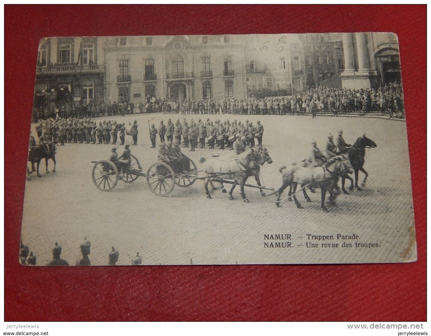 MILITARIA - NAMUR - GUERRE 1914-1918  - Une Revue Des Troupes Allemandes  - Truppen Parade  -  (2 Scans) - Sonstige & Ohne Zuordnung