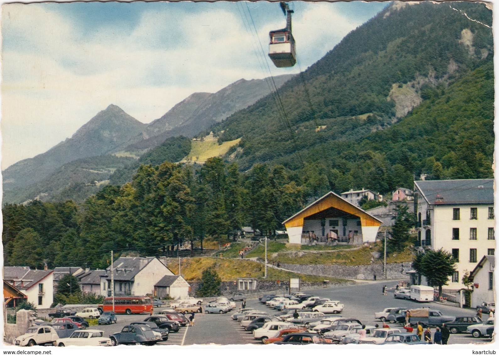 Cauterets: CITROËN AMI 6, 2CV, DS, PEUGEOT 203, 404, RENAULT 4, 4CV, SIMCA 1000 - Gare De Téléferique Cambasque-Lys - Voitures De Tourisme