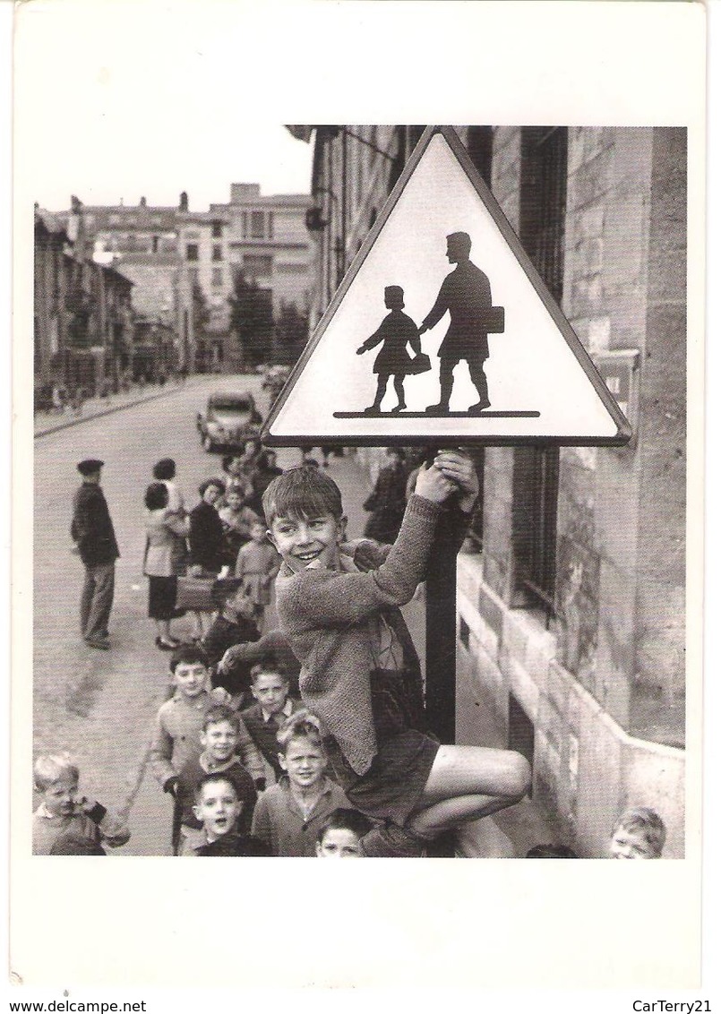 Carte Photo Robert DOISNEAU. Les écoliers De La Rue DAMESME. PARIS 1956. - Doisneau