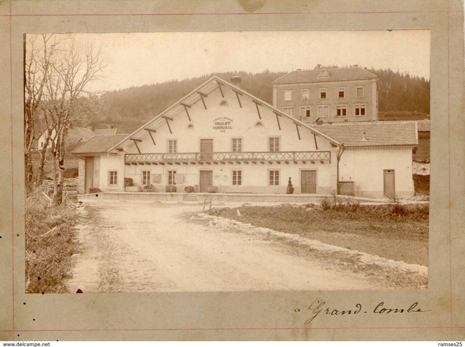 (Doubs) Photo Sur Carton  Grand Combe Morteau  15X11cm (Bon Etat) - Autres & Non Classés