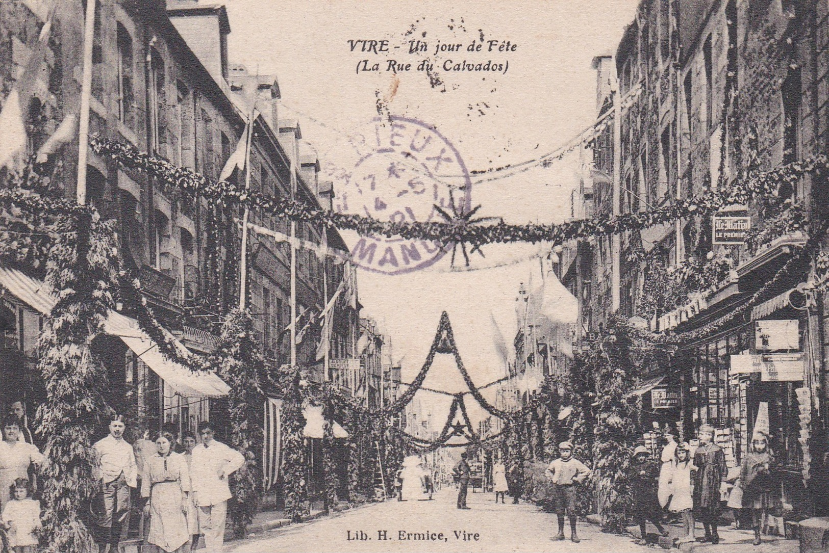 VIRE Un  Jour De Fête  -  La Rue Du  Calvados - Vire