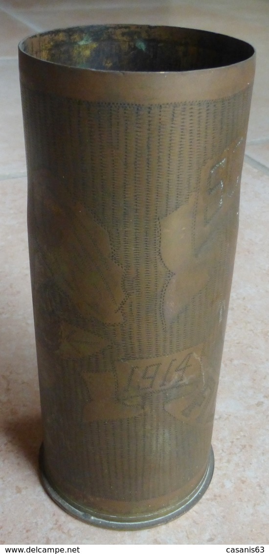 Douille D' Obus De 65 - Sculptée Souvenir D' ALSACE 1914 - 1915  (  Objet De Poilus  ) - Armes Neutralisées