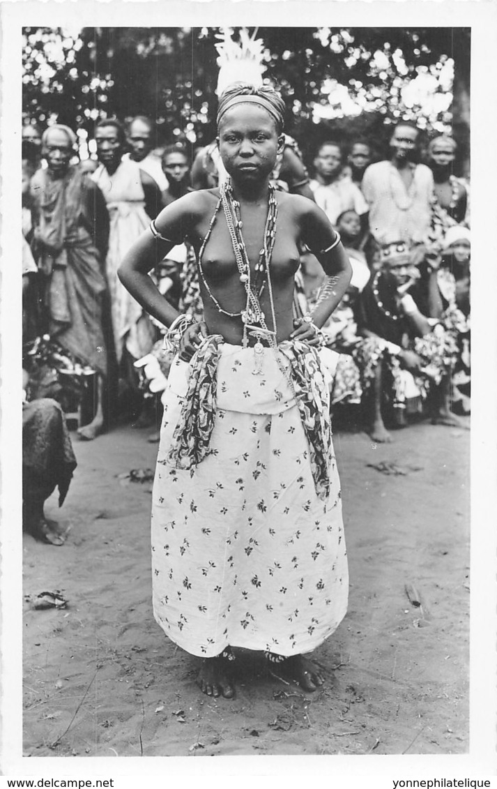 Benin - Dahomey - Ethnic / 30 - Jeune Féticheuse - Nu - Benin