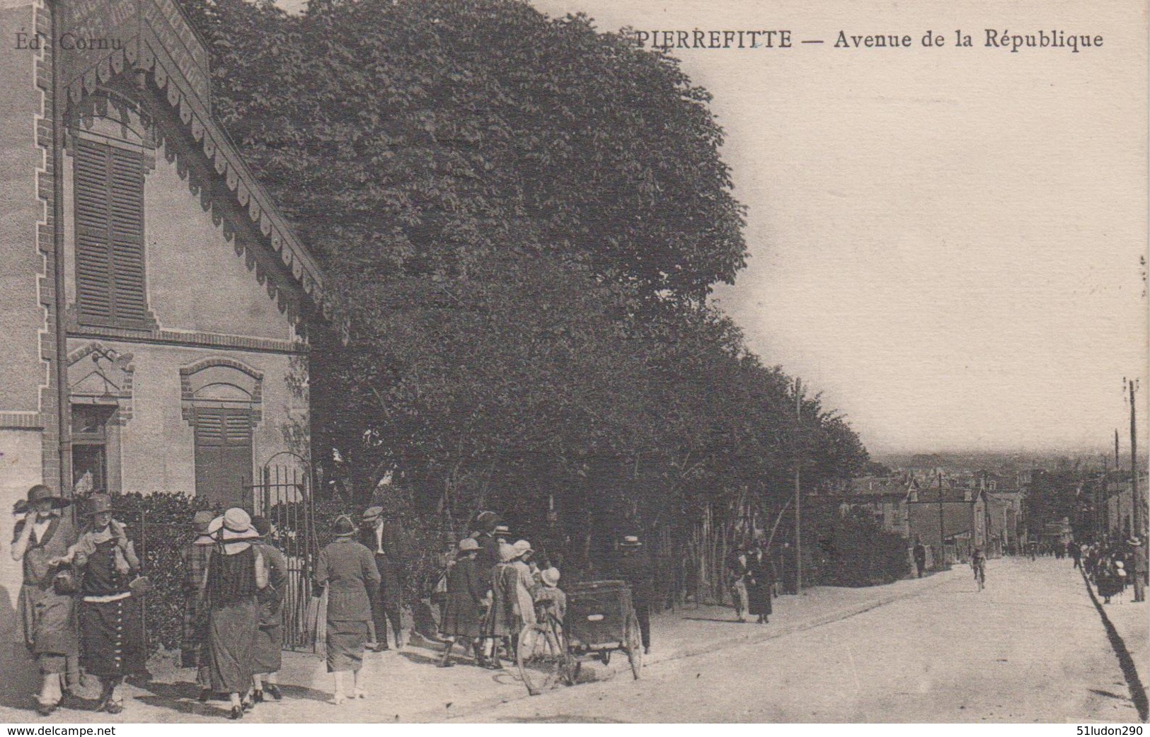 CPA Pierrefitte - Avenue De La République (très Jolie Animation Avec Triporteur Au Premier Plan) - Pierrefitte Sur Seine