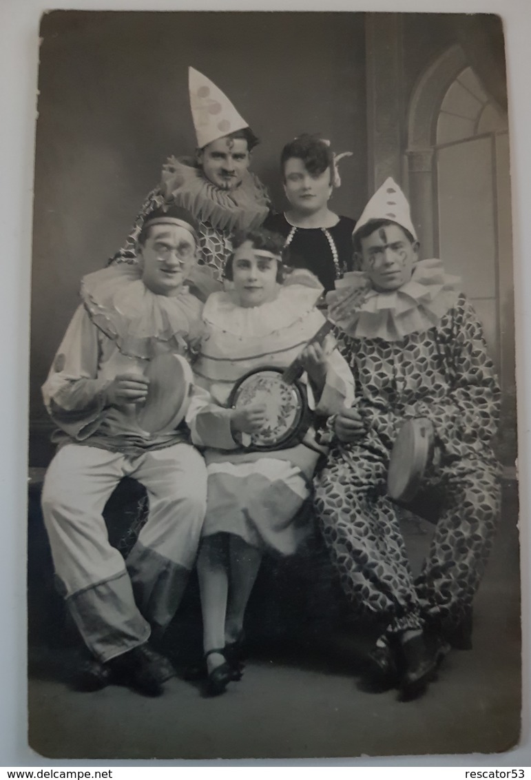 Rare Photo Carte De Personnes Déguisées Pour Carnaval Un Commerçant Se Lorient Sur La Photo - Lorient