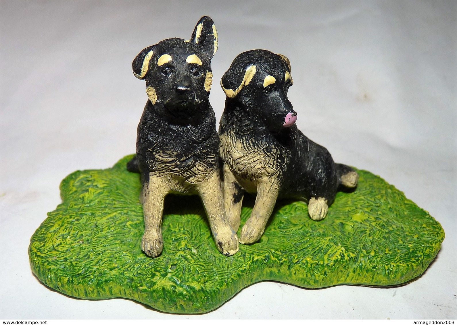 STATUETTE FIGURINE JOLI CHIEN DEUX BEBES BERGER ALLEMAND Tbe - Dogs