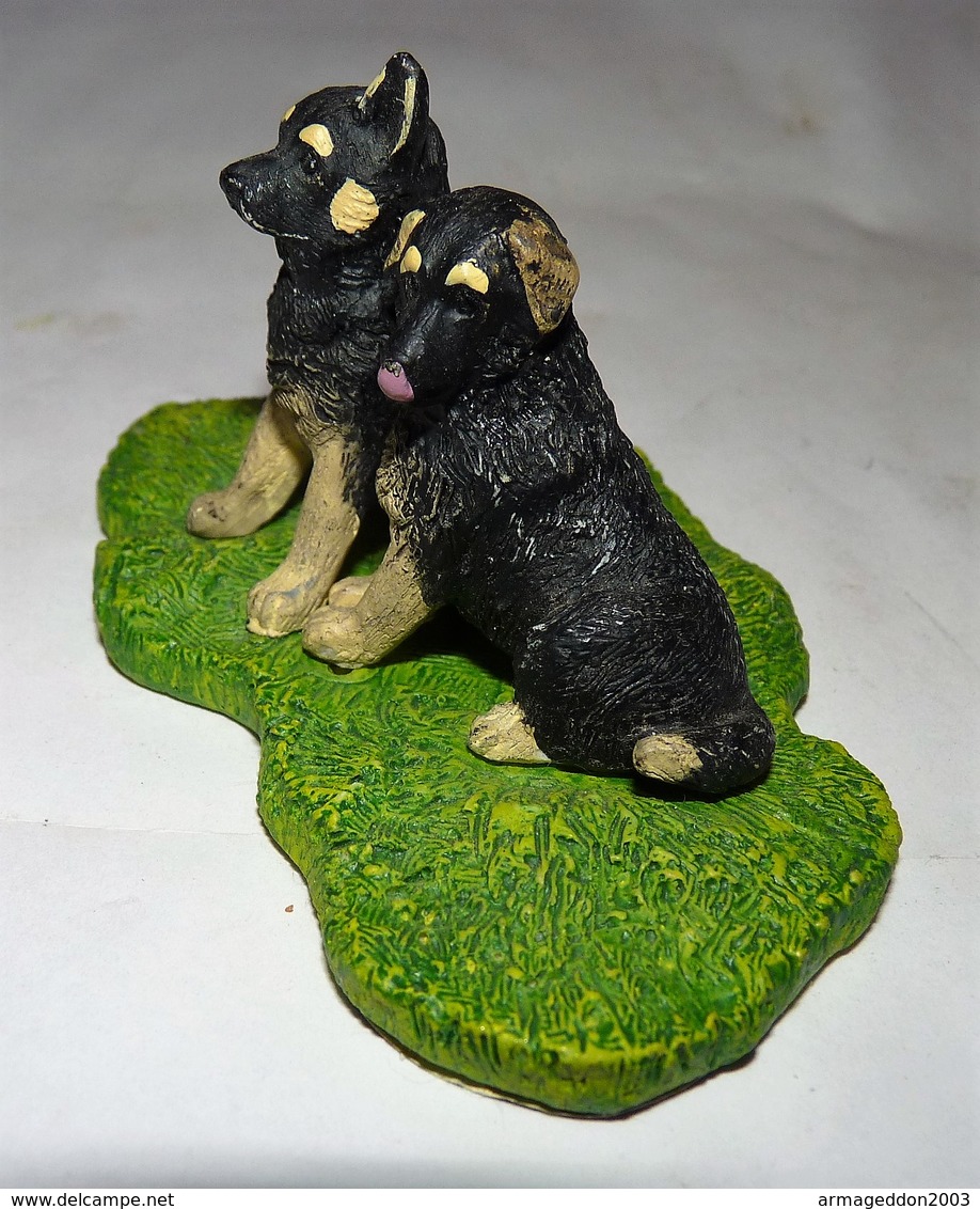 STATUETTE FIGURINE JOLI CHIEN DEUX BEBES BERGER ALLEMAND Tbe - Chiens