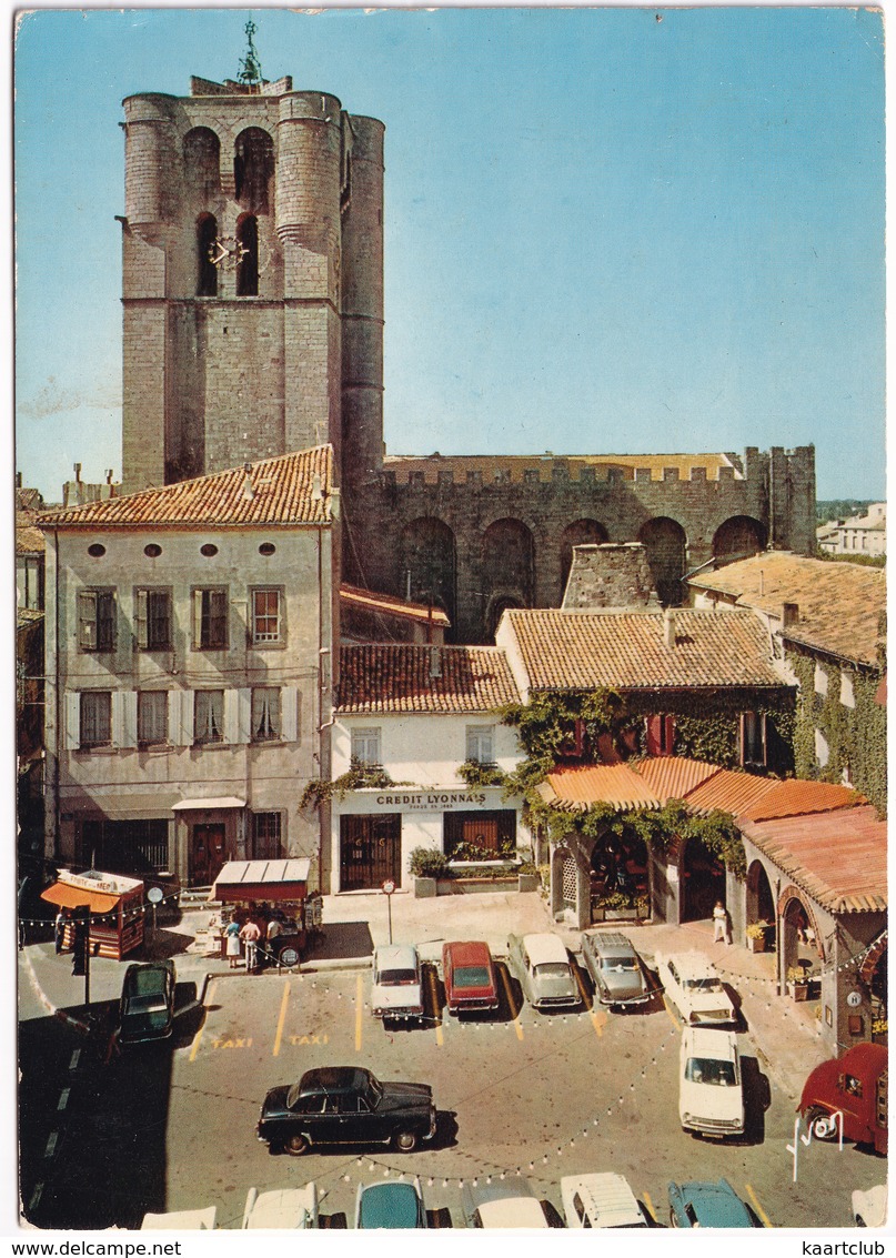 Agde: MERCEDES 180, SIMCA 1500, ARONDE, CITROËN DS, DKW JUNIOR, RENAULT 16, FIAT 615 CAMION  - La Place Jean-Jaurès - Toerisme