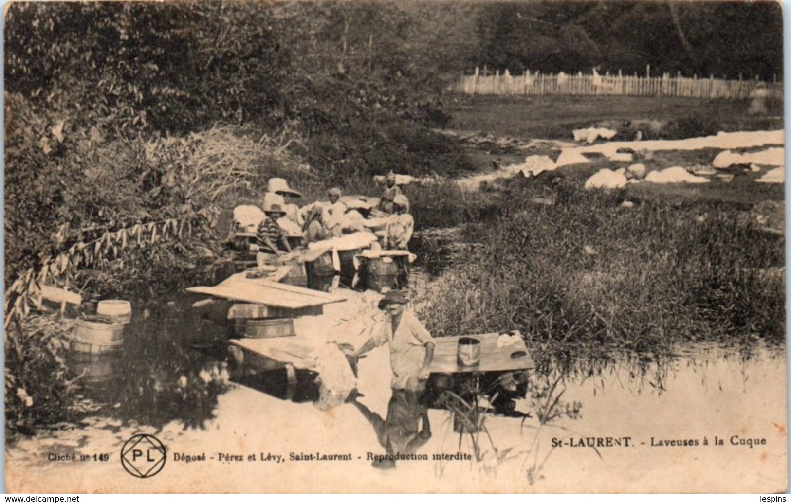 GUYANE -- SAINT LAURENT --  Laveuse à La Cuque - Saint Laurent Du Maroni