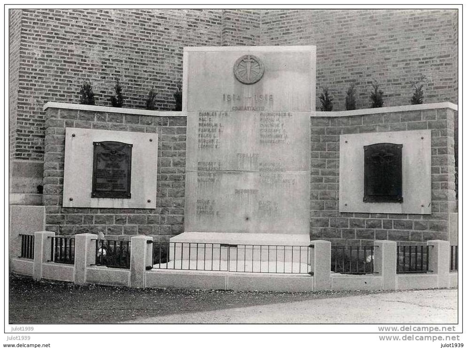 JEMEPPE - SUR - SAMBRE ..-- Le Monument Aux Morts . - Jemeppe-sur-Sambre