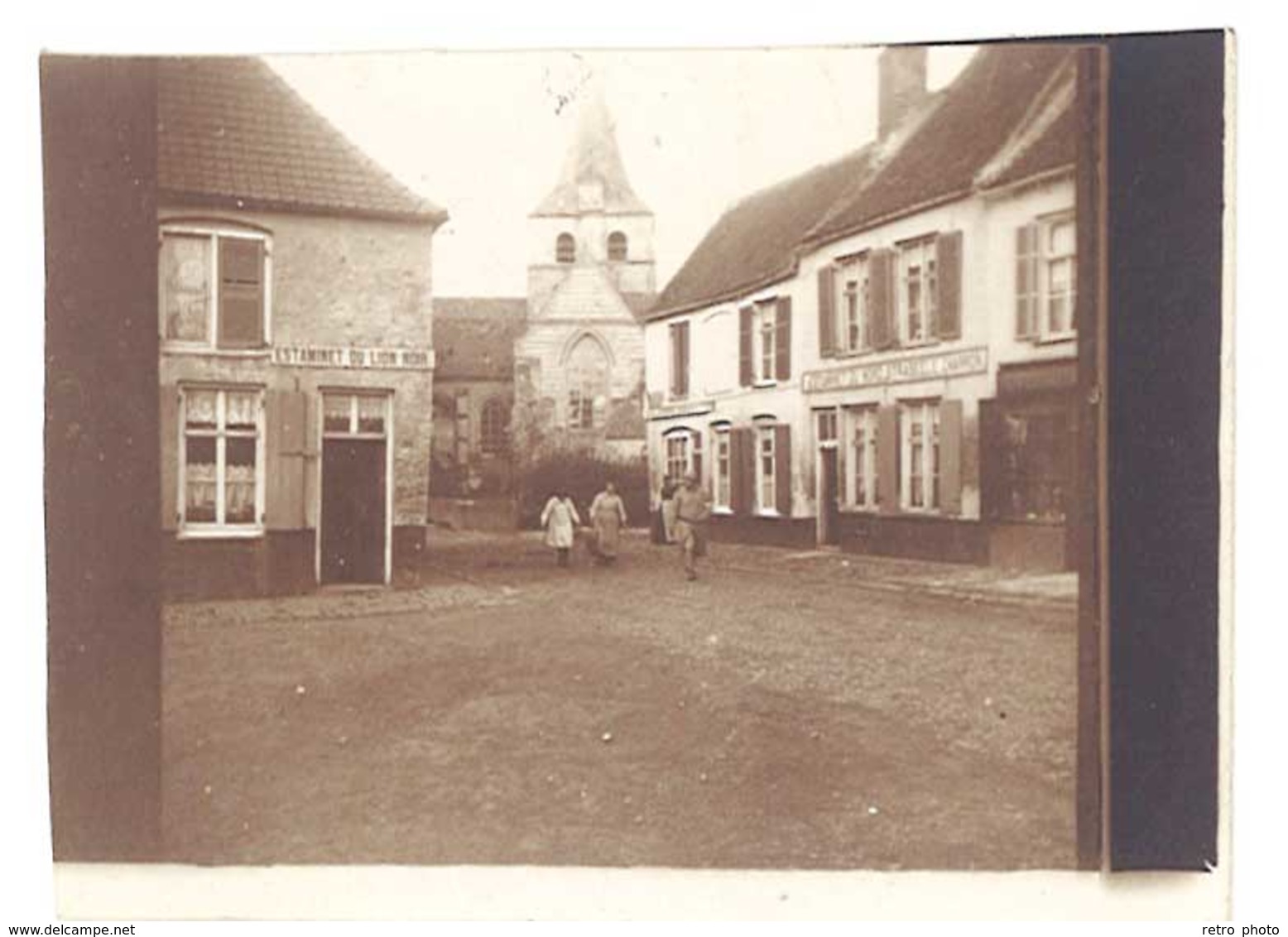 Photo Amateur Village , Estaminet Du Lion Noir - Lieux