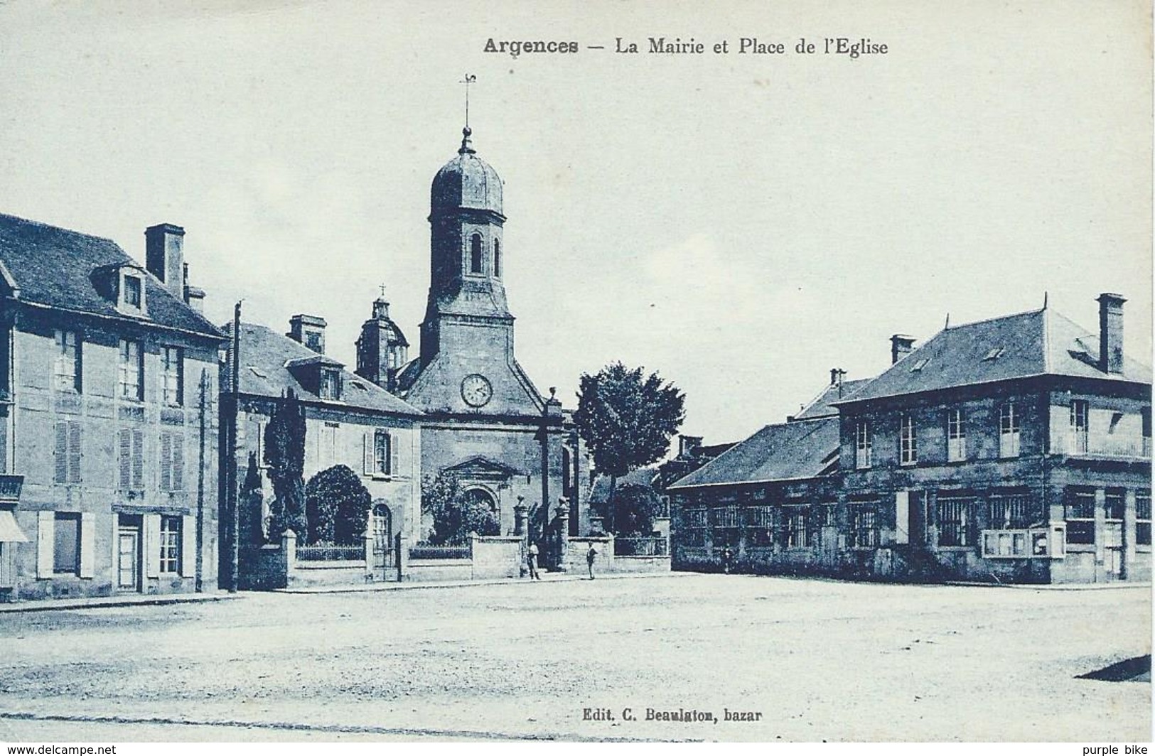 DPT 14 ARGENCES La Mairie Et Place De L'Eglise CPA TBE - Autres & Non Classés