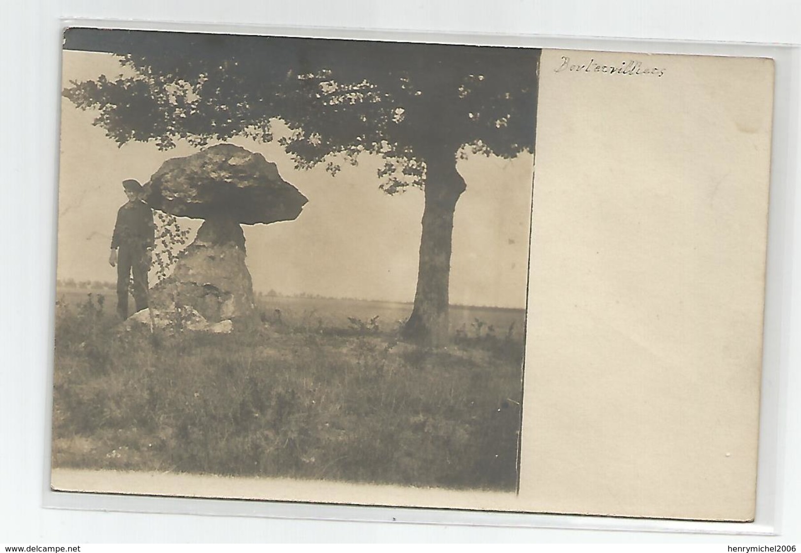 Essonne - 91 - Boutervilliers Carte Photo Homme A Coté D'1 Pierre Menhir En  Champignon - Other & Unclassified