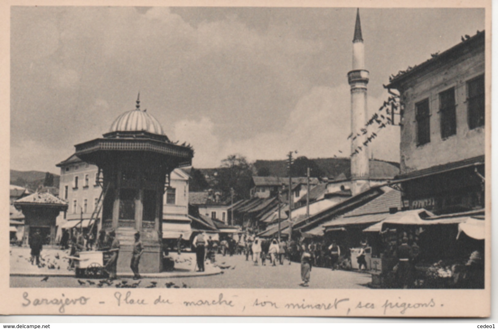 SARAJEVO  PLACE DU MARCHE  SON MINARET - Bosnie-Herzegovine