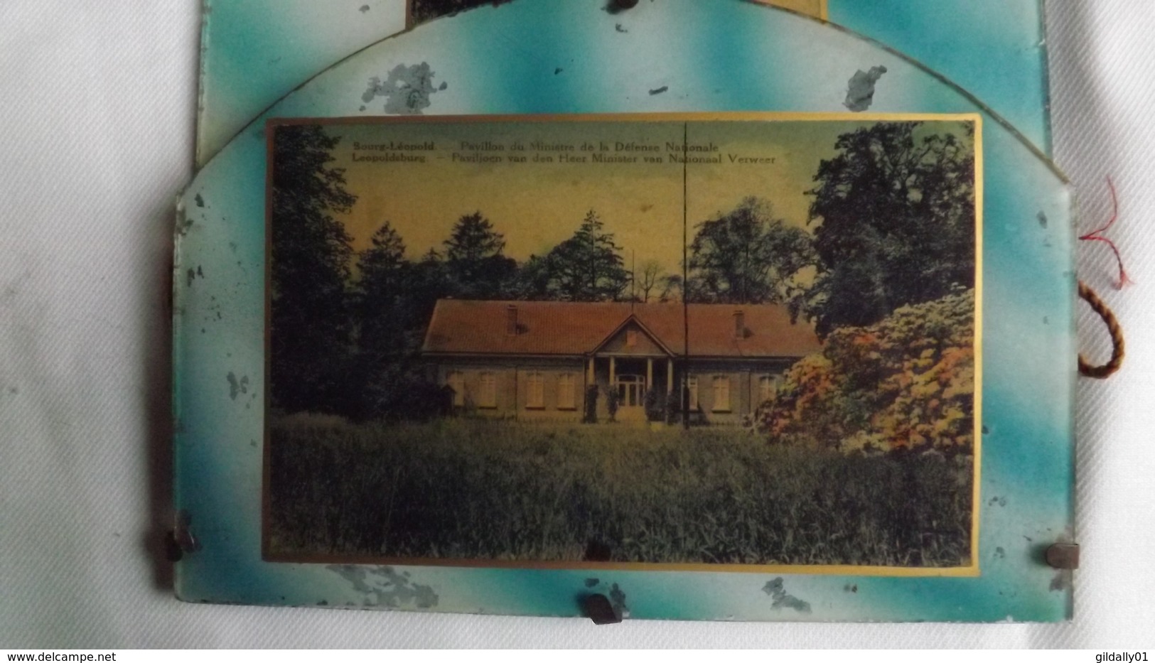 Très Ancien PORTE LETTRES EN VERRE Incrusté De Deux Cartes Postales Du Camps De BOURG-LEOPOLD.    (très Rare) - Verre & Cristal