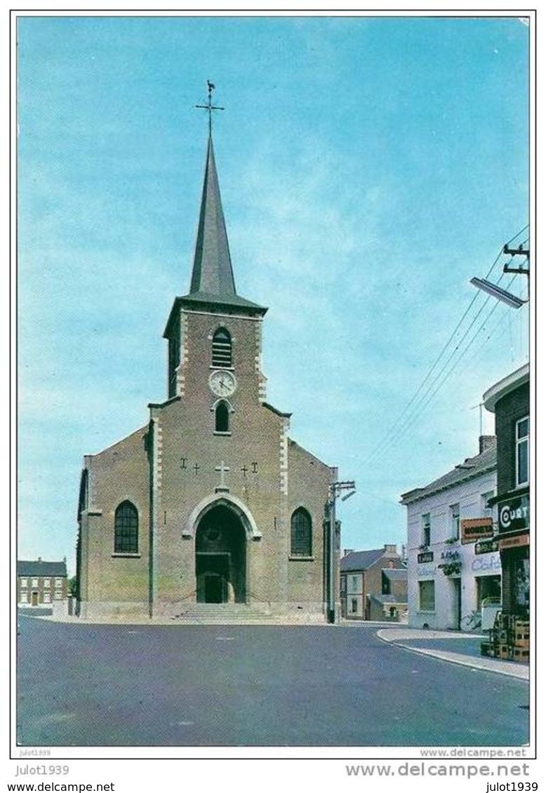 JEMEPPE - SUR - SAMBRE ..-- Eglise Et Place Communale . - Jemeppe-sur-Sambre