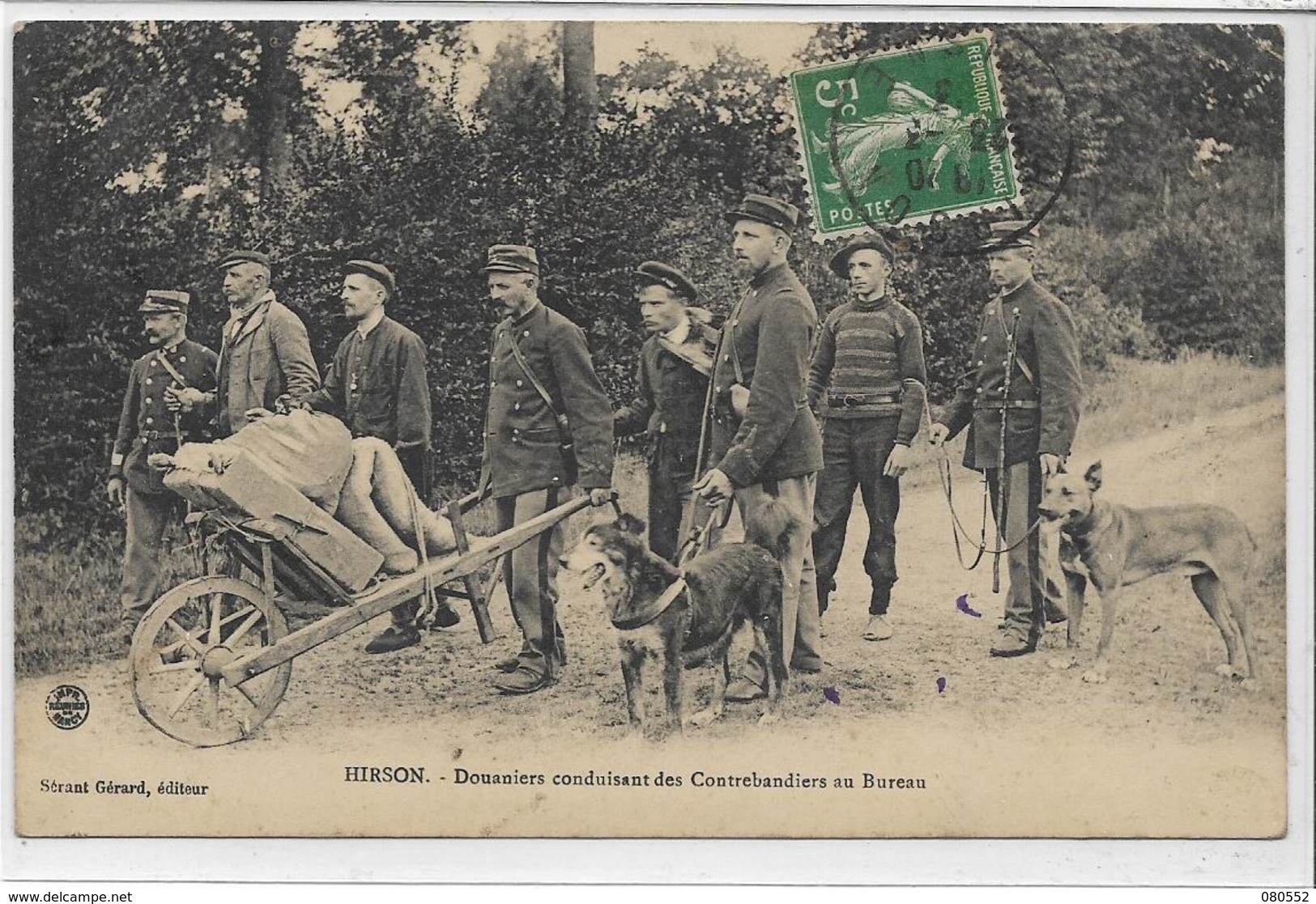 02 HIRSON . Douaniers Conduisant Des Contrebandiers Au Poste , édit : Sérant Gérard , écrite En 1913 , état Extra - Hirson