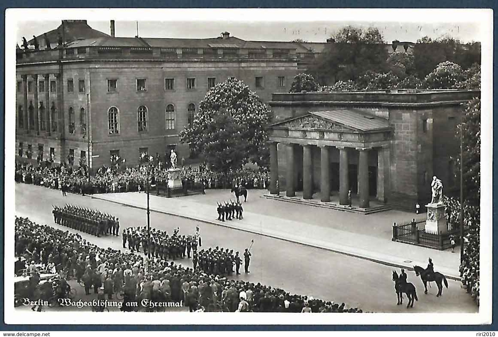 Berlin - Wacheablösung Am Ehrenmal - Changing The Guard At The Honorary Monument - Guerre 1939-45