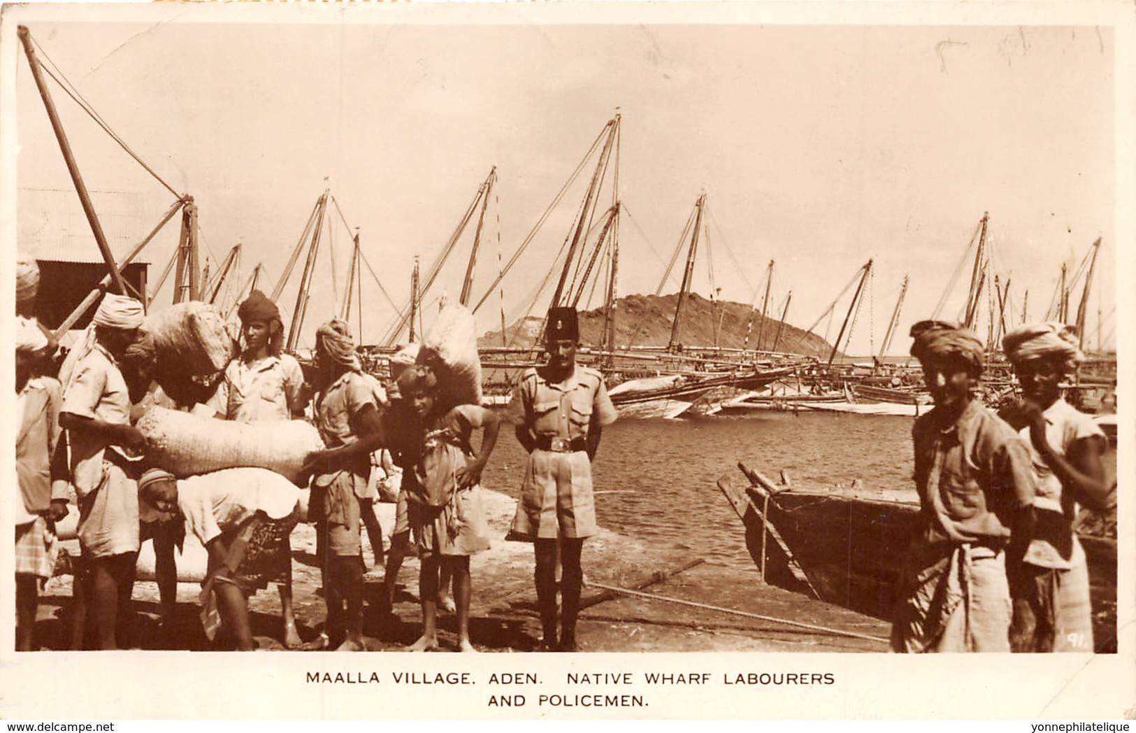 Aden / 38 - Maala Village - Native Wharf Labourers And Policemen - Belle Oblitération - Yémen