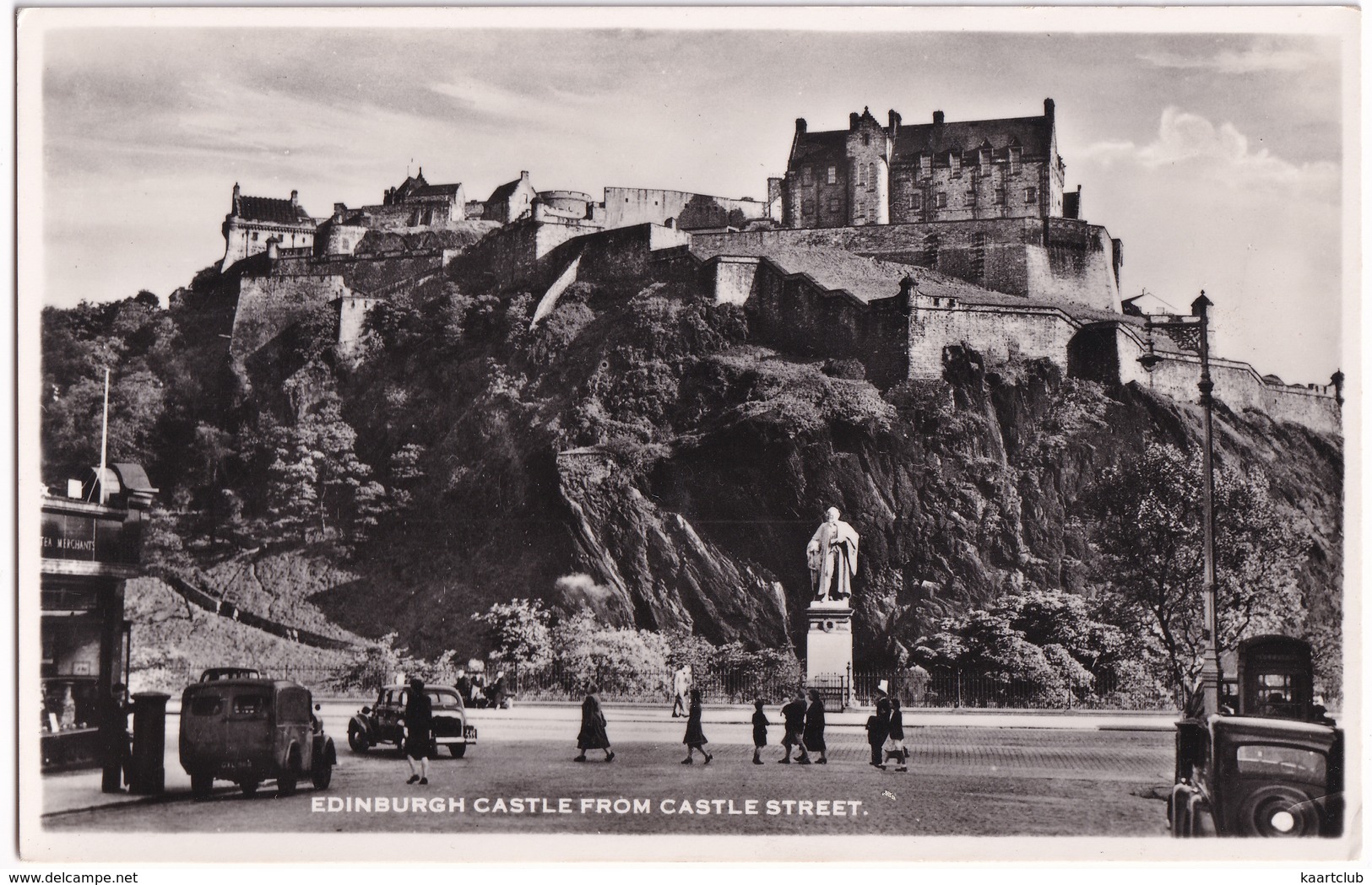 Edinburgh: ROYAL MAIL MORRIS VAN, PILLAR BOX , AUSTIN 18 NORFOLK, PHONE-BOX - Castle From Castle Street - Scotland - Toerisme