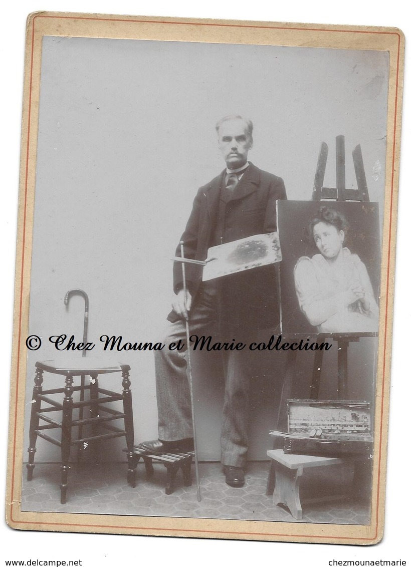 UN PEINTRE AVEC SON OEUVRE ET SA MALETTE DE MATERIEL - CDV PHOTO 13.5 X 18.5 CM - Métiers