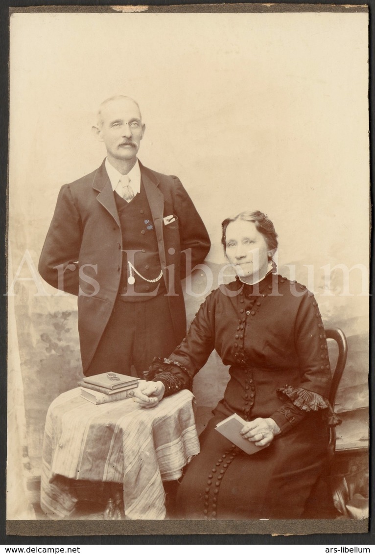 Cabinet Card / Cabinet Photo / Older Couple / Photographer / Man / Homme / Woman / Femme - Anciennes (Av. 1900)