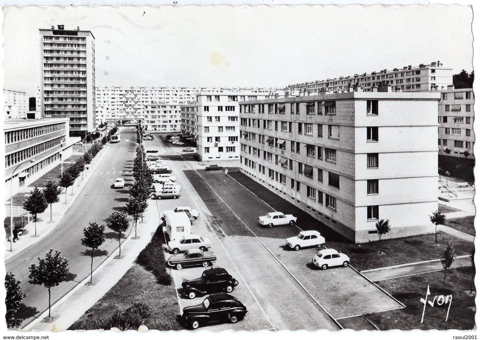 BEAUVAIS 60 Autos Voitures Automobiles Peugeot 203 404 Citroën Traction Ami 6 Renault Floride Cabriolet Simca 1500 Fiat - Beauvais