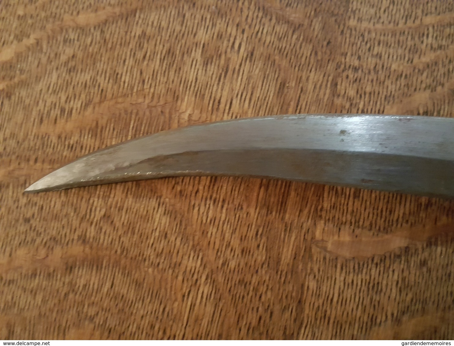 Ancien Couteau Poignard à Double Tranchant Arabe - Fourreau ciselé - Marque Etoile sur la lame - Manche en os?