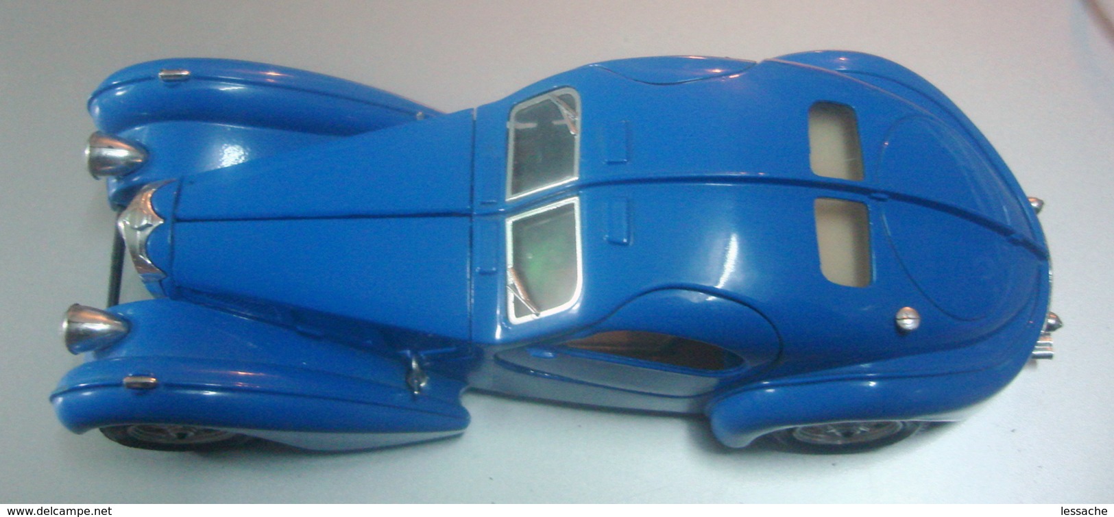 Voiture BUGATTI ATLANTIC 1936; 1/24 - Burago