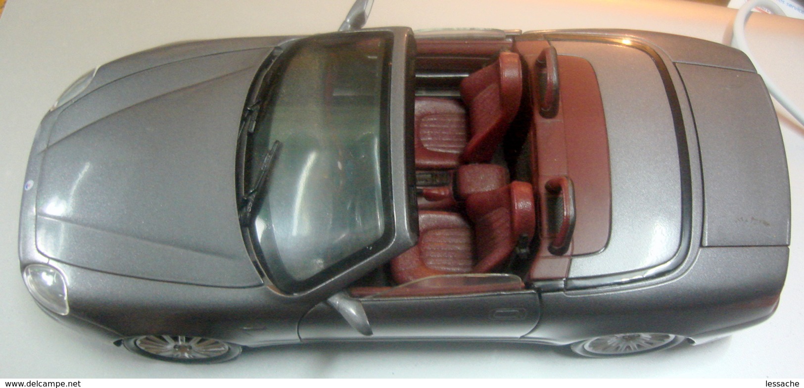 Voiture MASERATI SPIDER 1/18 - Burago