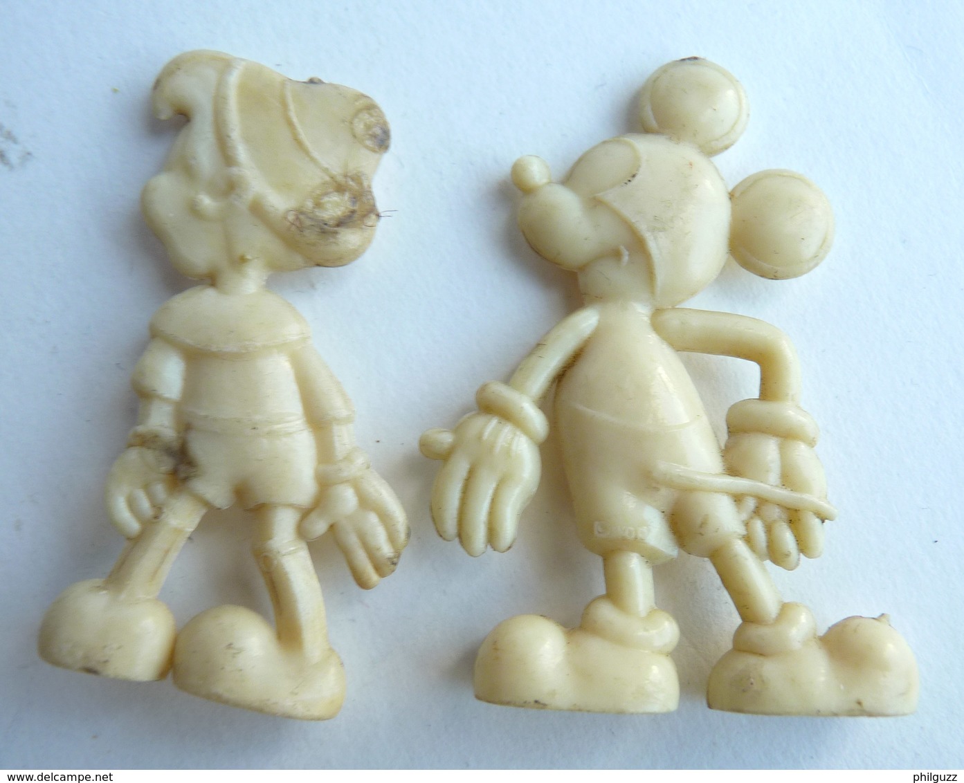 2 FIGURINES PUBLICITAIRES CAFE DONALD 1955 - DISNEY Mickey Et Pinocchio Crème 1 Série Pas Cosmos Jux AVEC CASSE Figurine - Disney