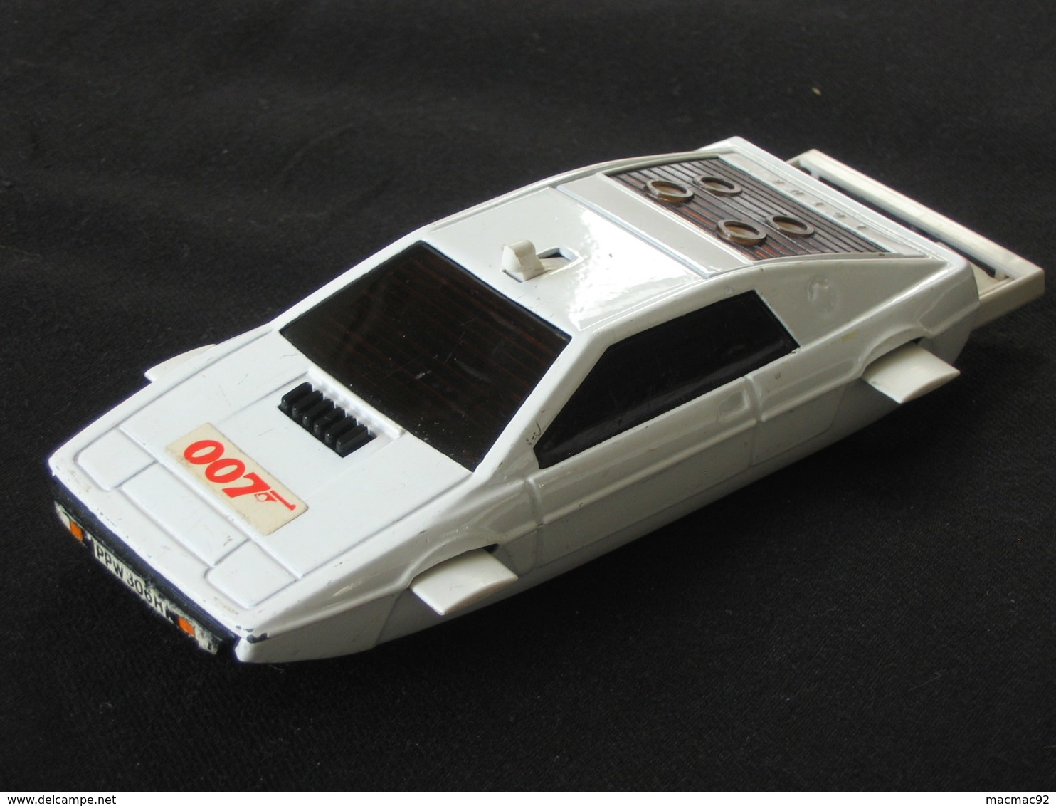 Très Célebre CORGI TOYS - Made In GT Britain - LOTUS ESPRIT 007 - JAMES BOND - Corgi Toys