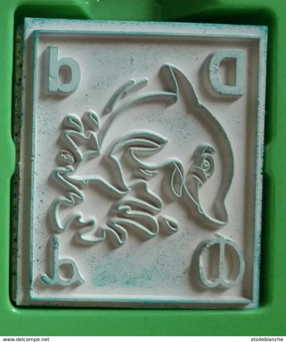 Tampon Bois, Animal, Dauphin, Lettre Alphabet D - Delphin - 4,5 Cm X 5 épaisseur 1,7 Cm - Autres & Non Classés