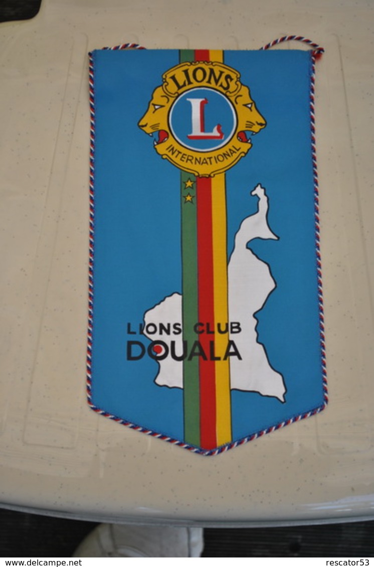 Rare Fanion Lion's Club Douala - Autres & Non Classés