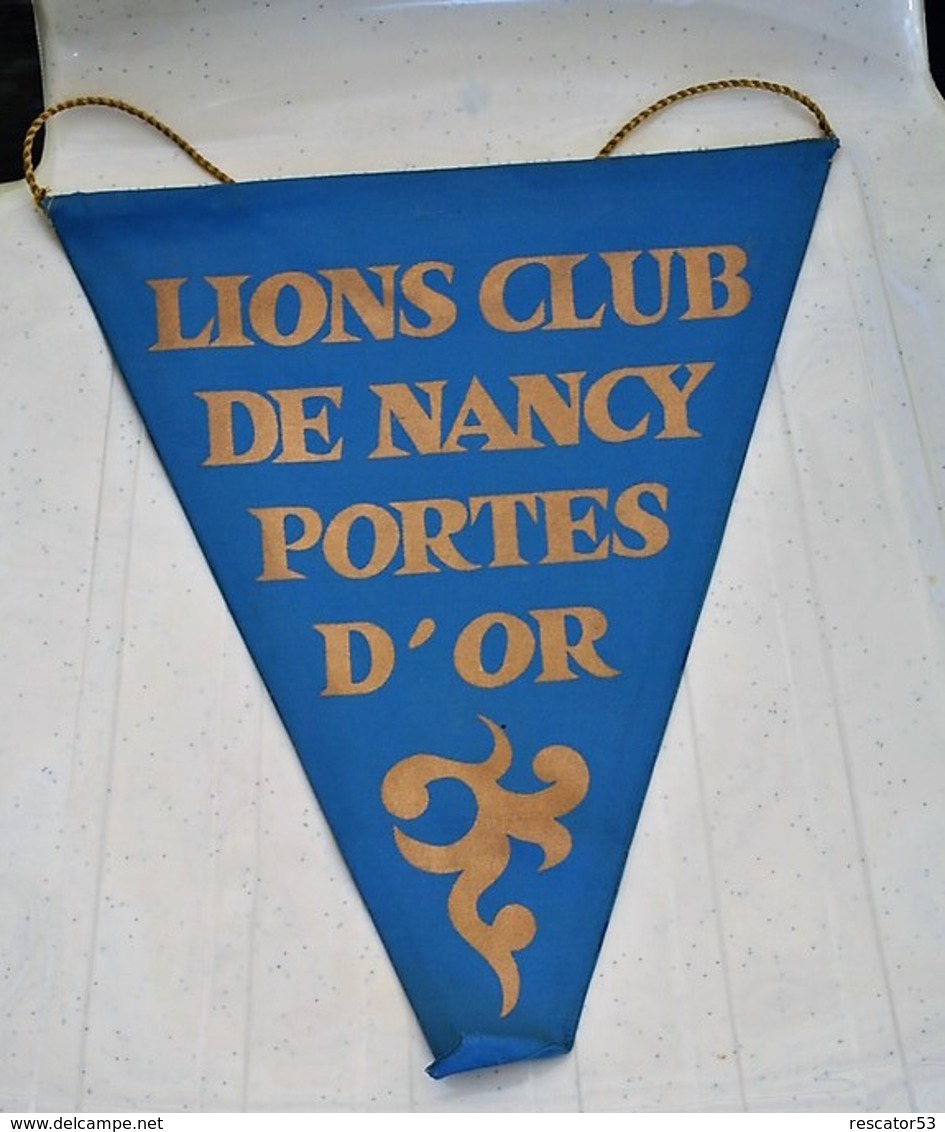 Rare Fanion Lion's Club Nancy Portes D'or - Autres & Non Classés