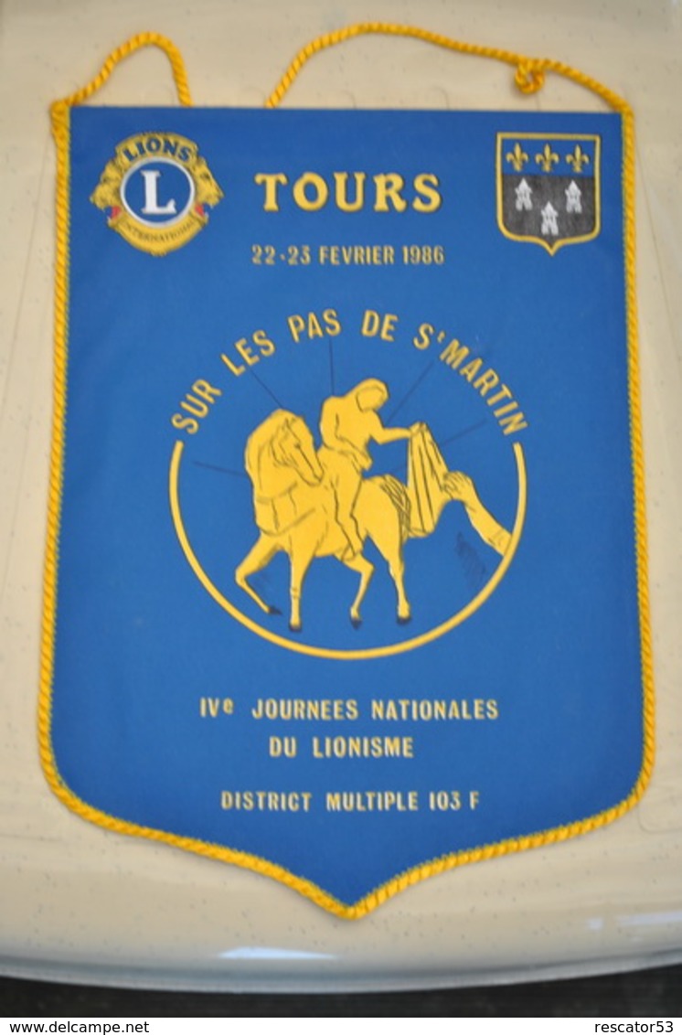 Rare Fanion Lion's Club  Tours Sur Les Pas De St Martin - Autres & Non Classés